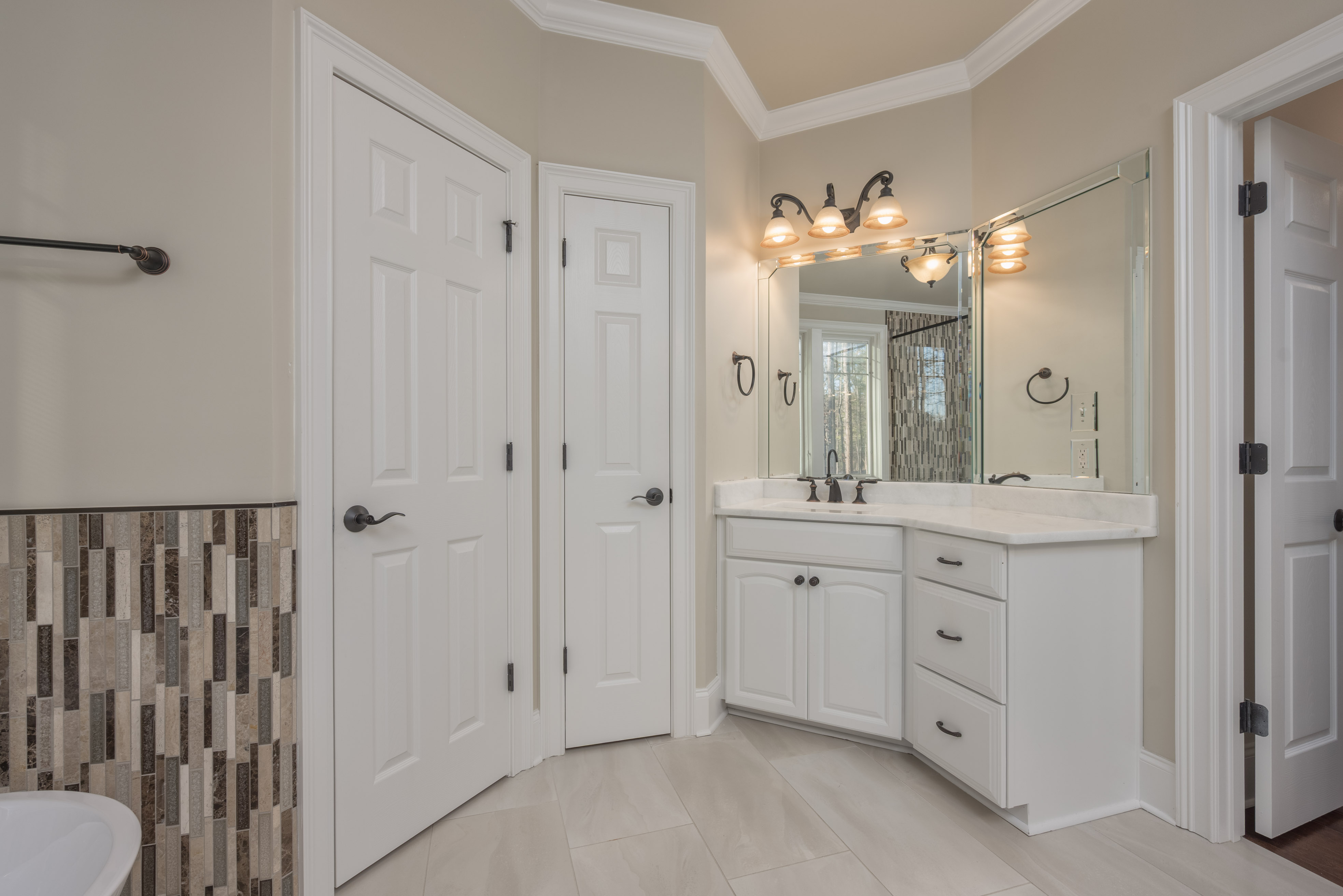 1001 Walton Way image 31